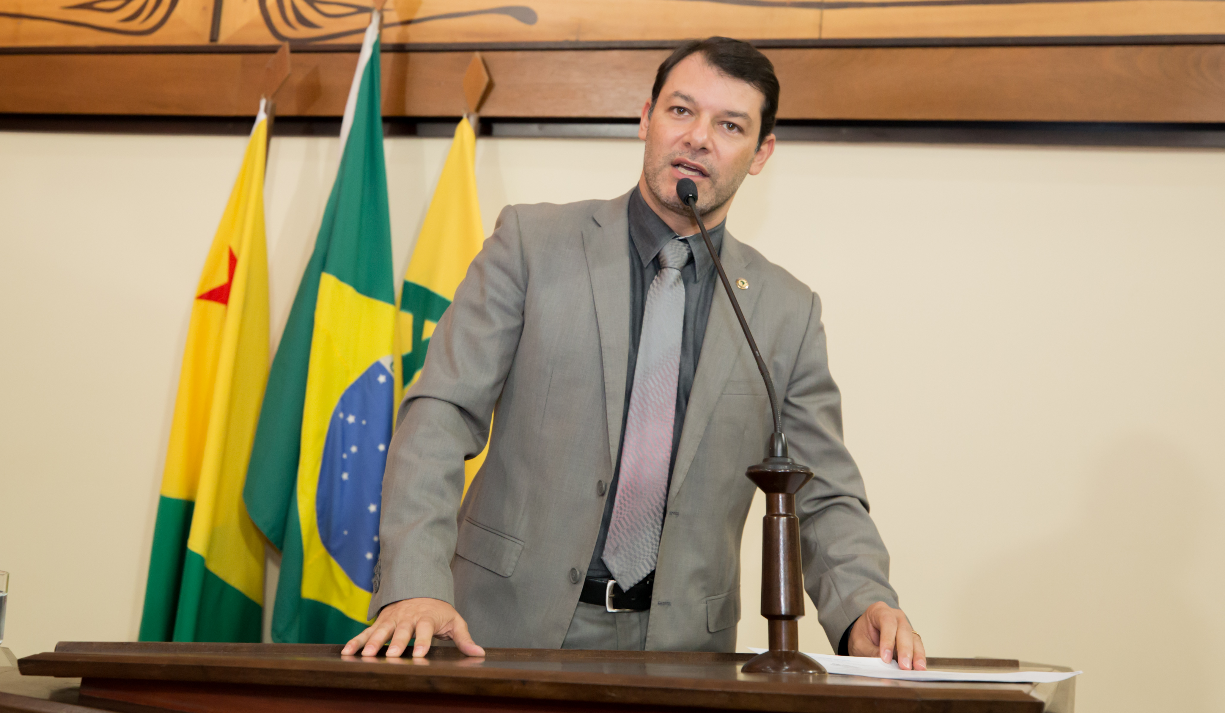 ﻿Deputado Roberto Duarte quer ensino de Direito do Consumidor e Constitucional em escolas públicas