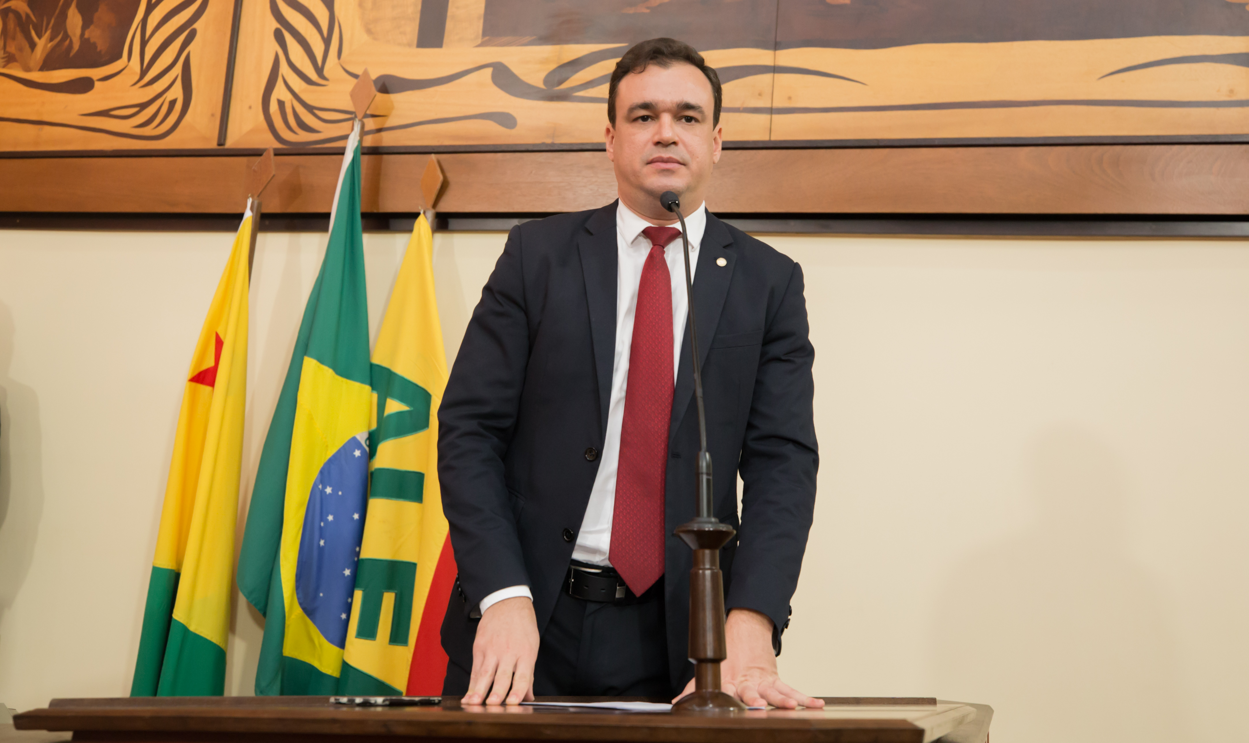 ﻿Deputado Daniel Zen pede que secretário de Educação explique demissão de professores