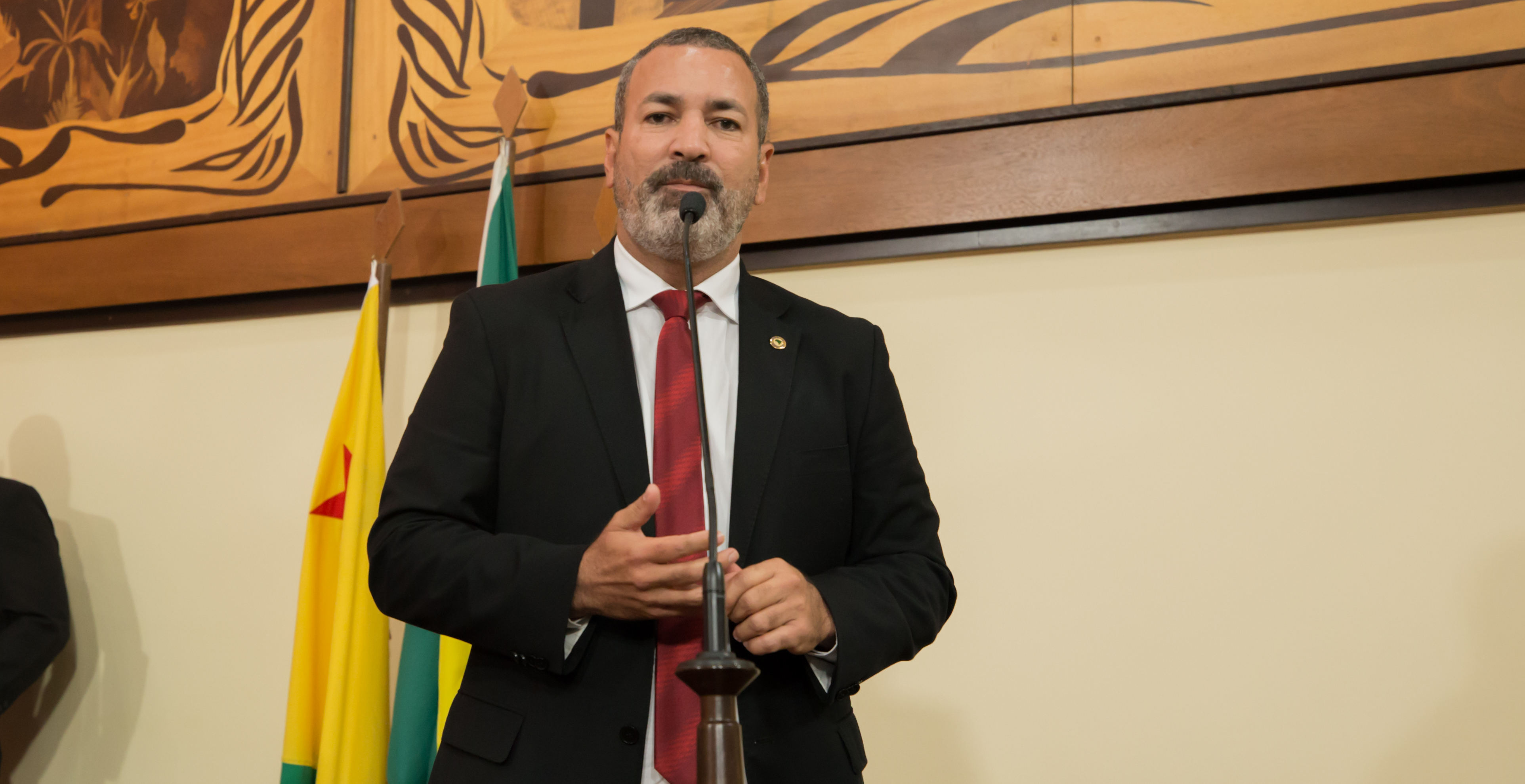 ﻿Deputado Nenem Almeida destaca dia de lazer dos bancários