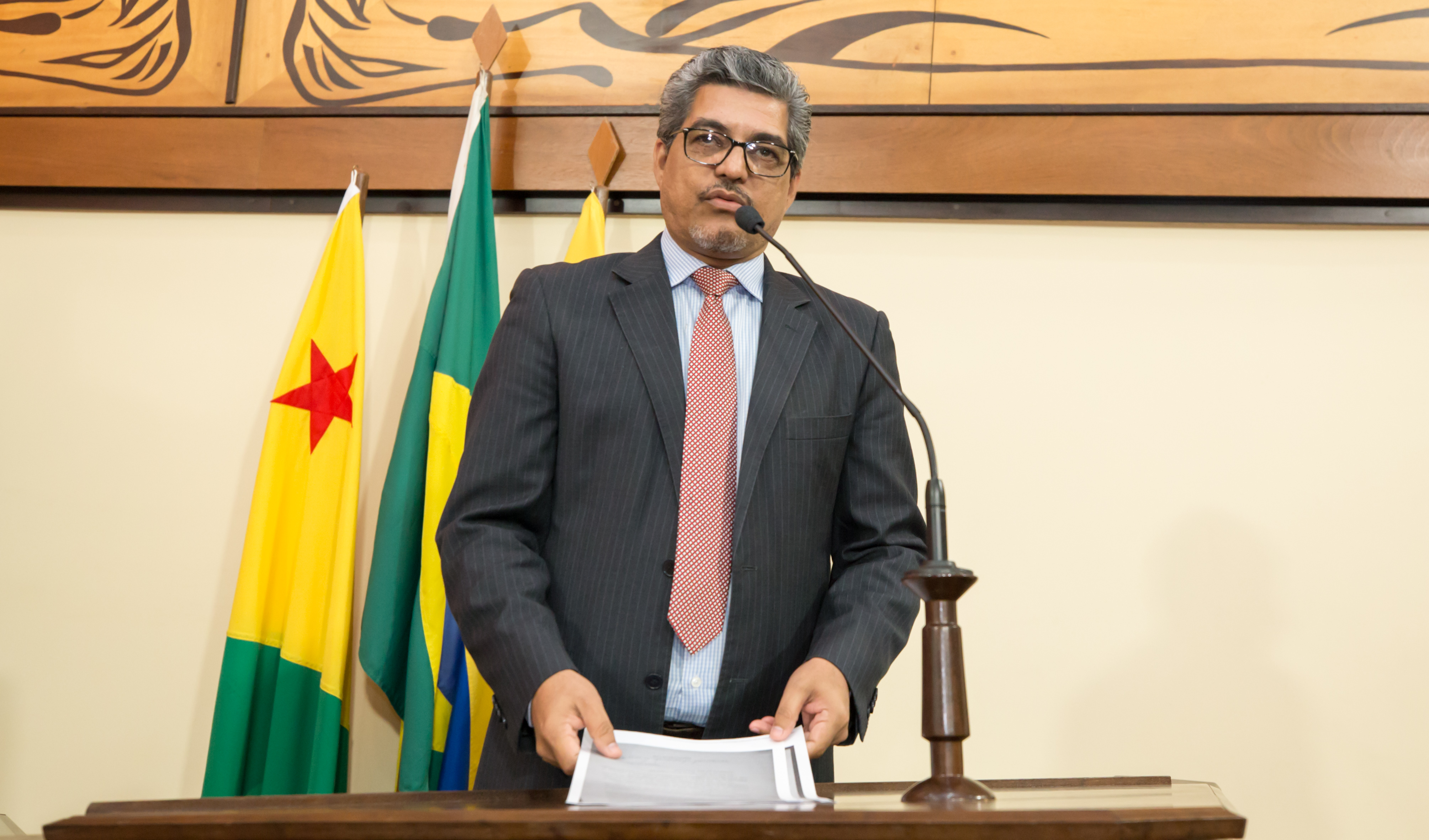 ﻿Deputado Edvaldo Magalhães diz que a saída de um gestor do alto escalão do governo acende luz amarela