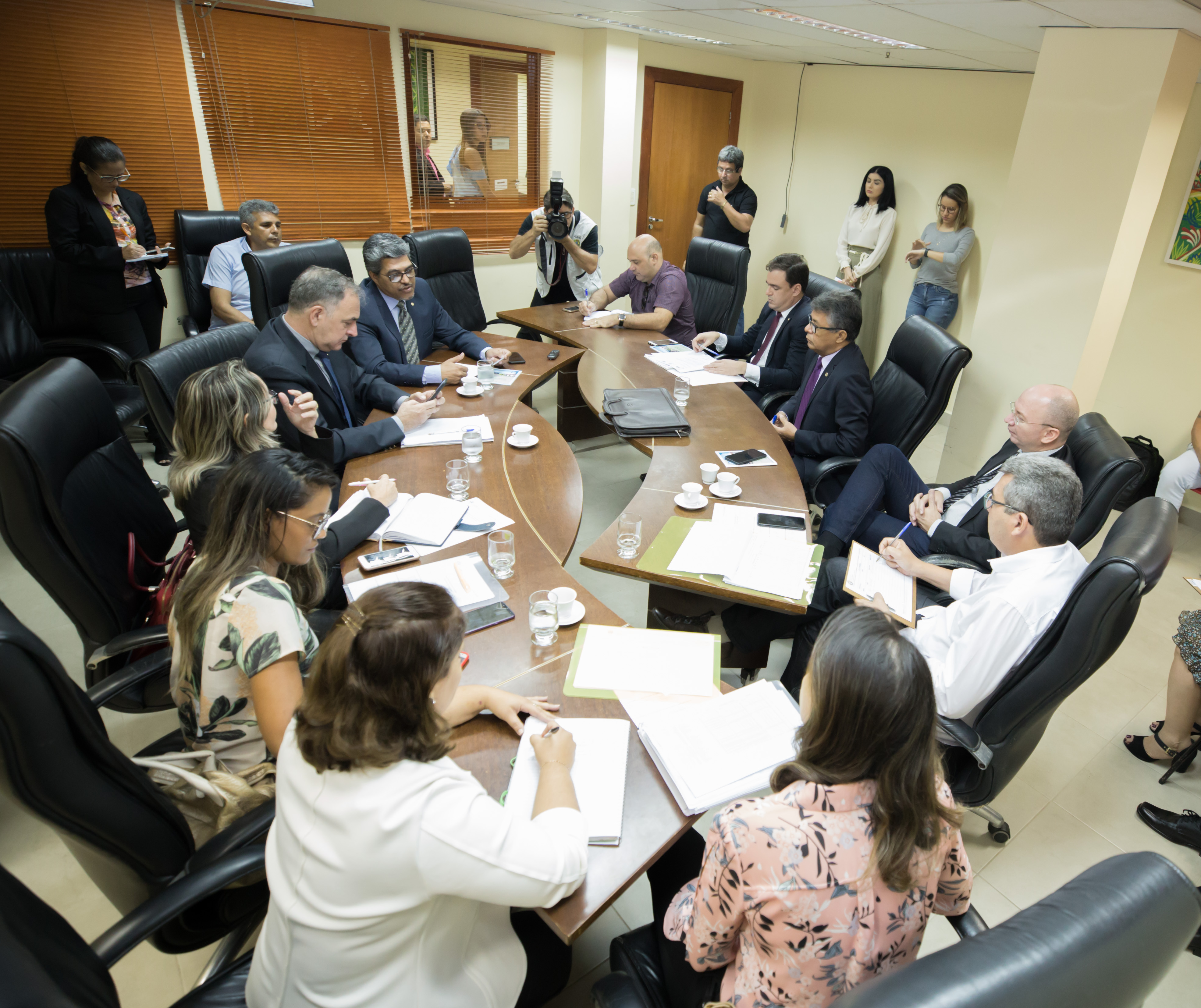 ﻿Secretário de Educação, Mauro Sérgio, é recebido pela Comissão de Educação da Aleac