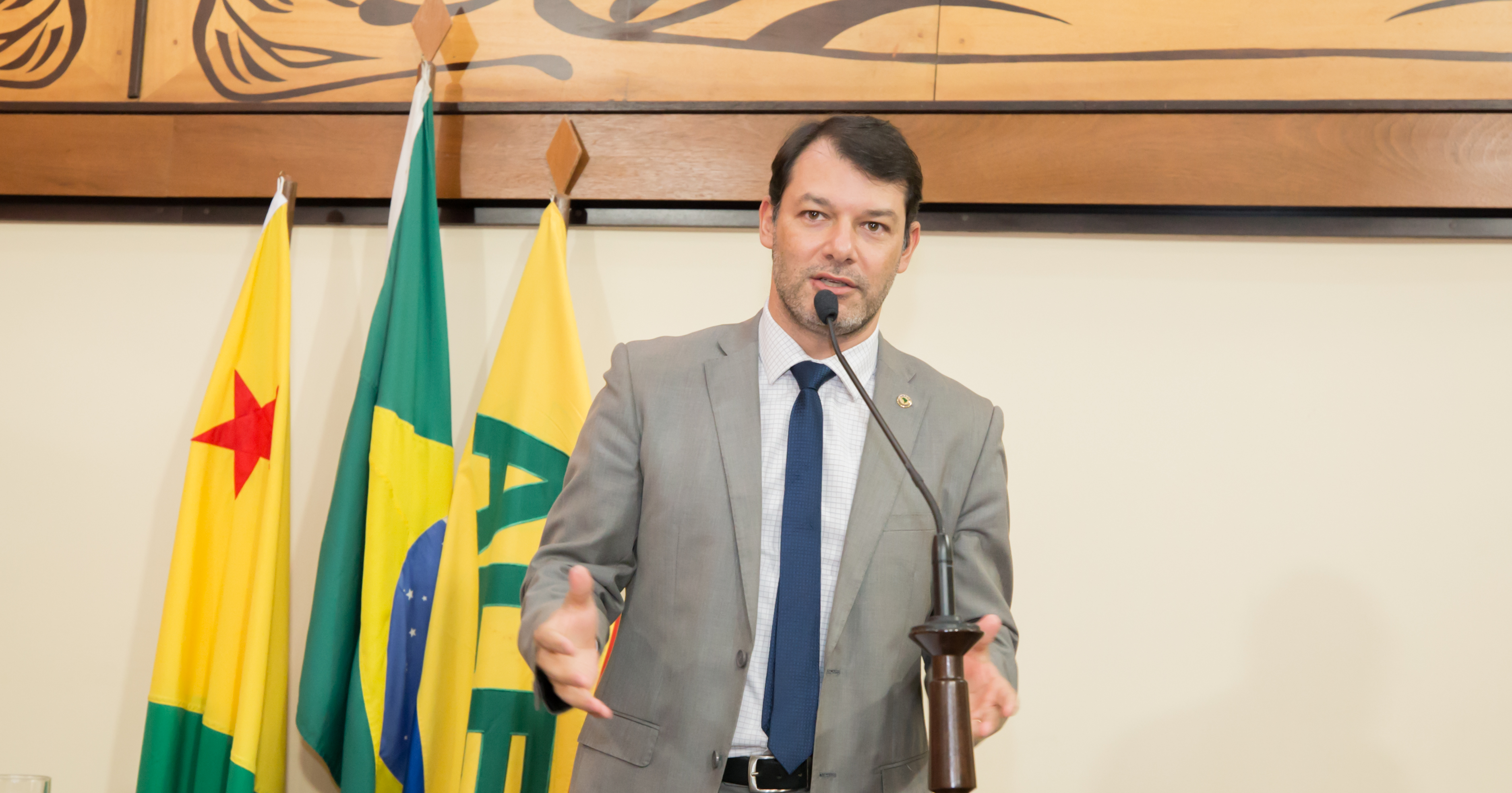 ﻿A saúde do Acre está na UTI, diz deputado Roberto Duarte