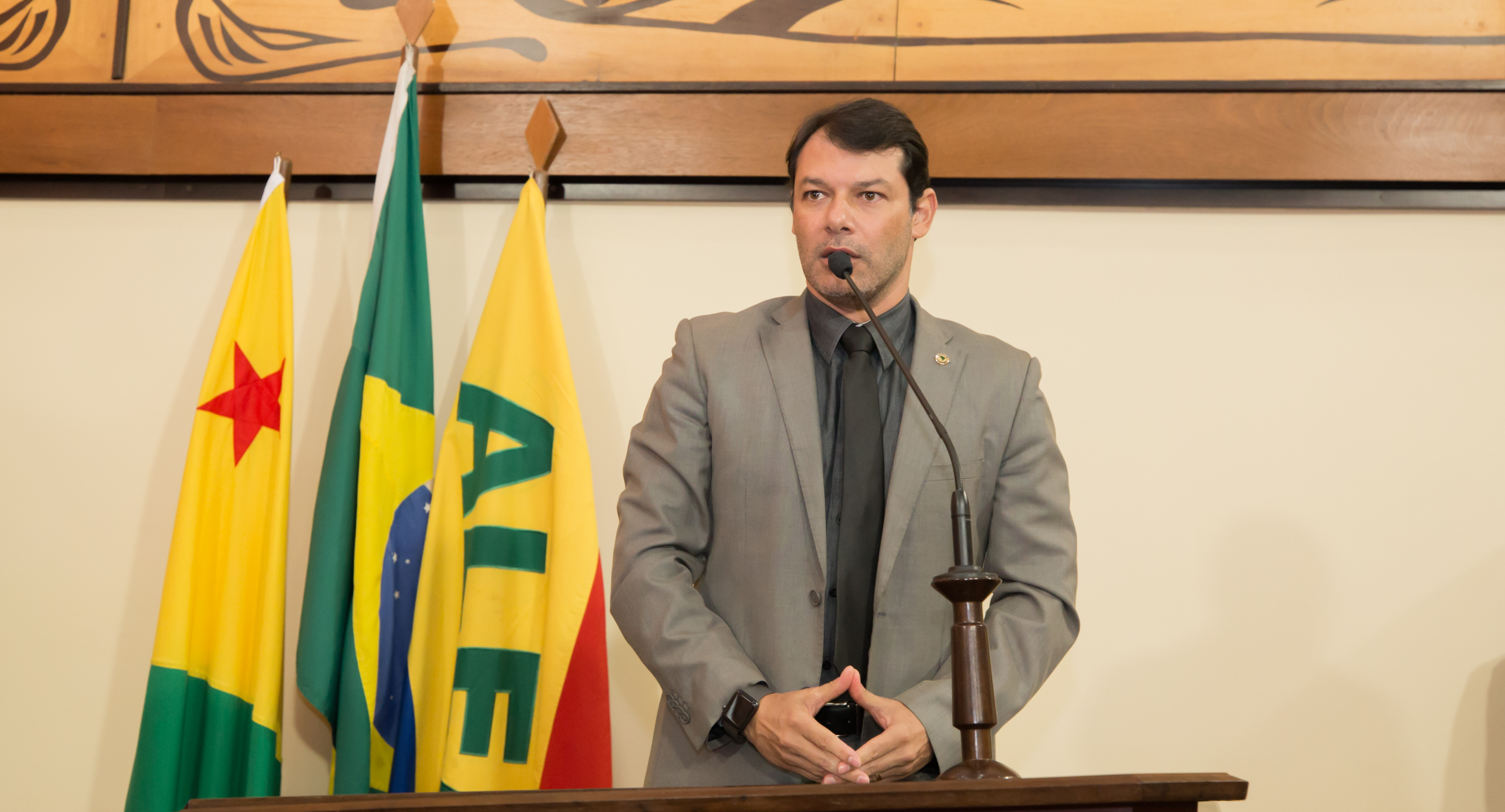 ﻿Roberto Duarte se solidariza com servidores da Saúde “Está na hora do Executivo priorizar o diálogo, na truculência não vai funcionar”