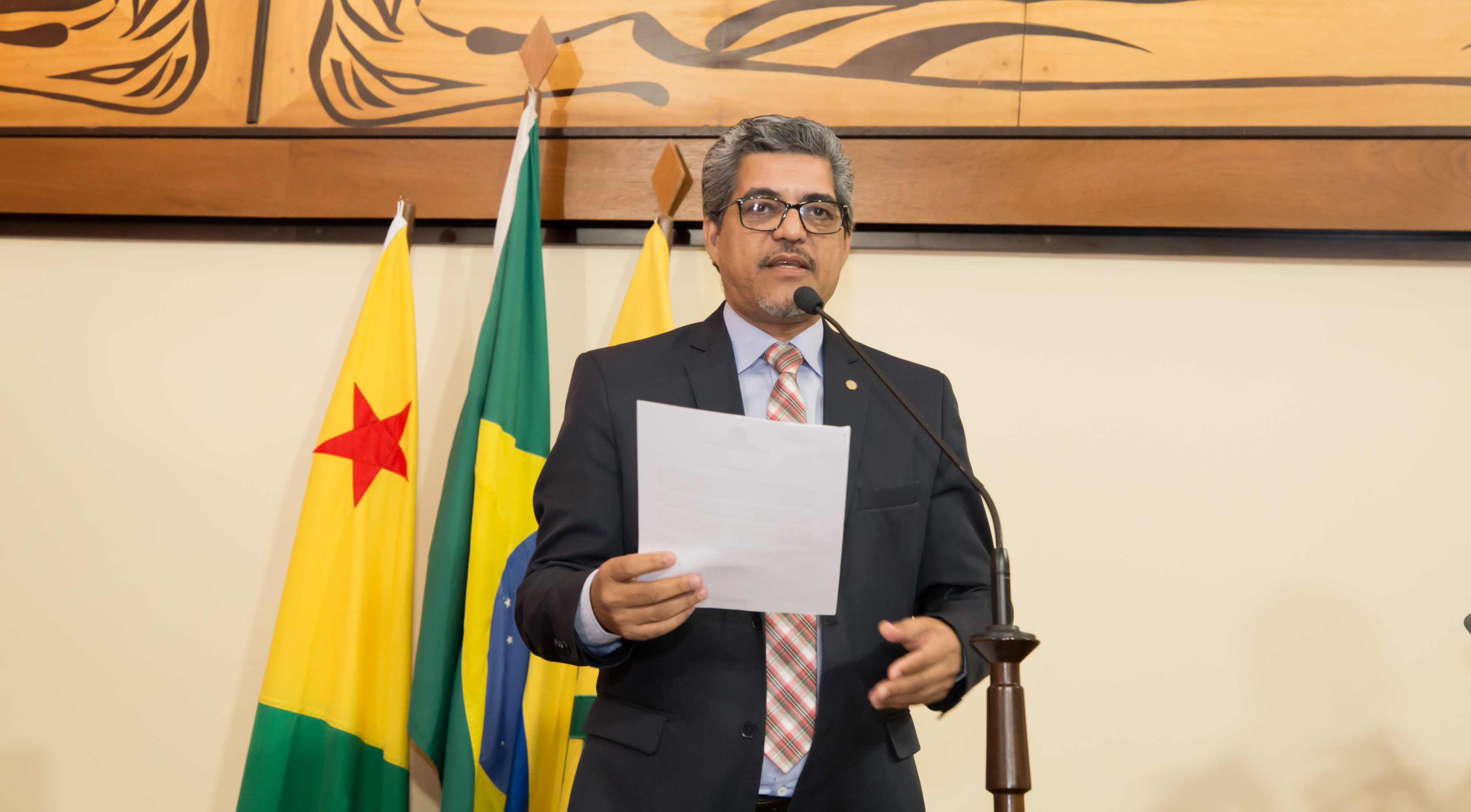 ﻿Deputado Edvaldo Magalhães quer entregar título de “persona non grata” a secretário adjunto da Saúde