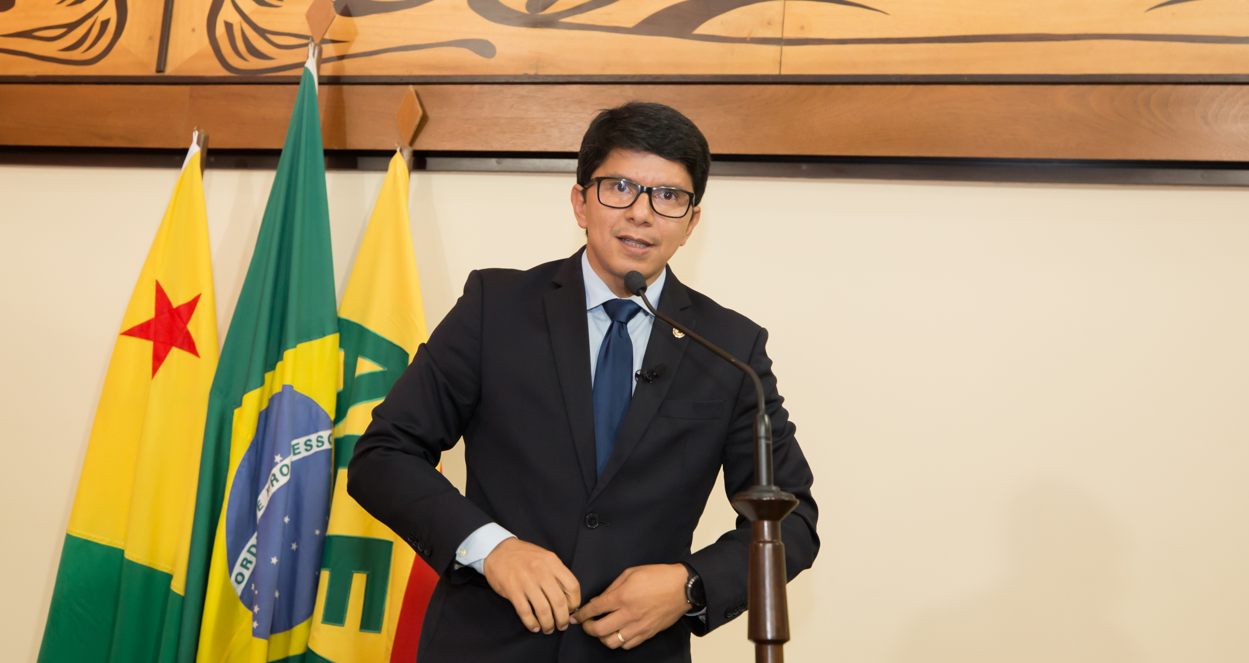 ﻿A Casa Civil precisa entender que o Parlamento Acreano não é a casa da mãe joana, diz Jenilson Leite