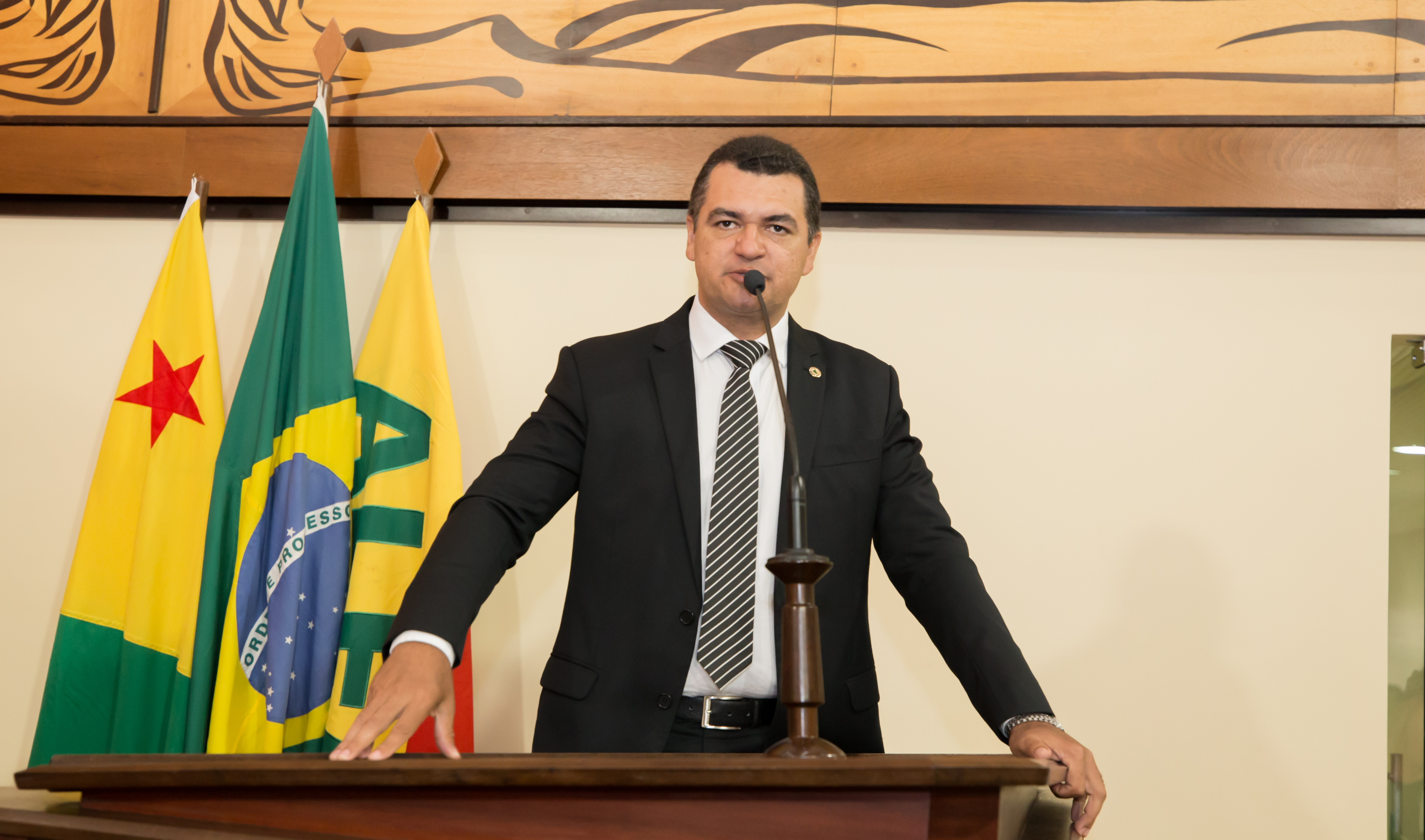 ﻿Deputado Cadmiel Bomfim pede melhorias para comunidade do Enjeitado